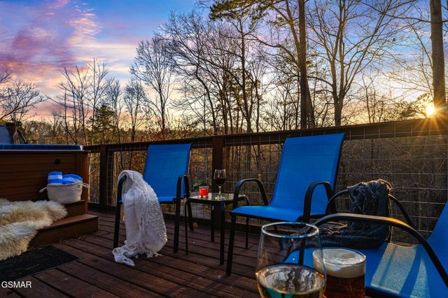 3239 Cove Creek Way, Sevierville, TN 37862