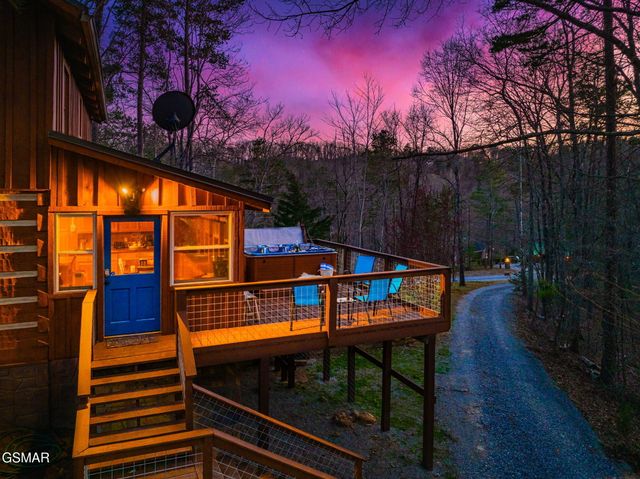 3239 Cove Creek Way, Sevierville, TN 37862