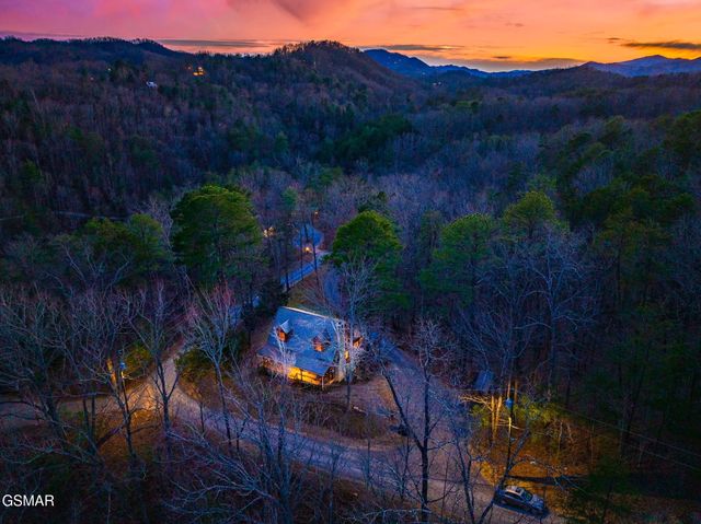 3239 Cove Creek Way, Sevierville, TN 37862