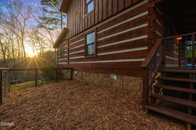 3239 Cove Creek Way, Sevierville, TN 37862