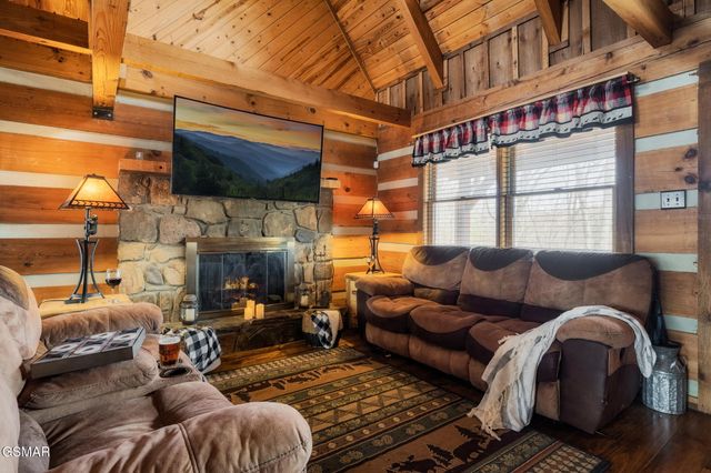 3239 Cove Creek Way, Sevierville, TN 37862