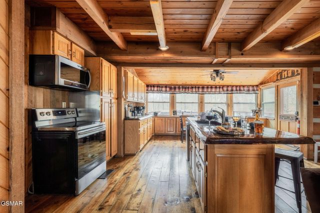 3239 Cove Creek Way, Sevierville, TN 37862