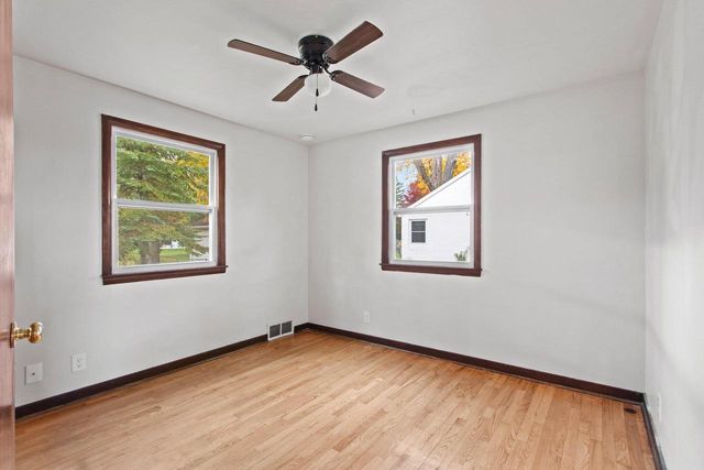 332 E ST JOSEPH STREET, Green Bay, WI 54301