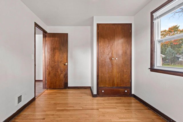 332 E ST JOSEPH STREET, Green Bay, WI 54301