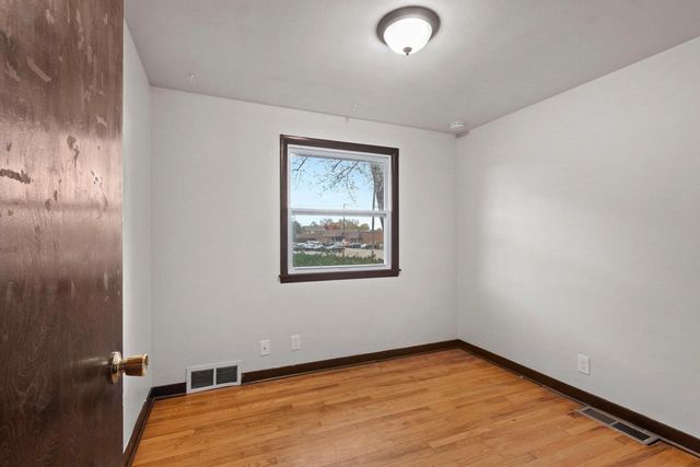 332 E ST JOSEPH STREET, Green Bay, WI 54301