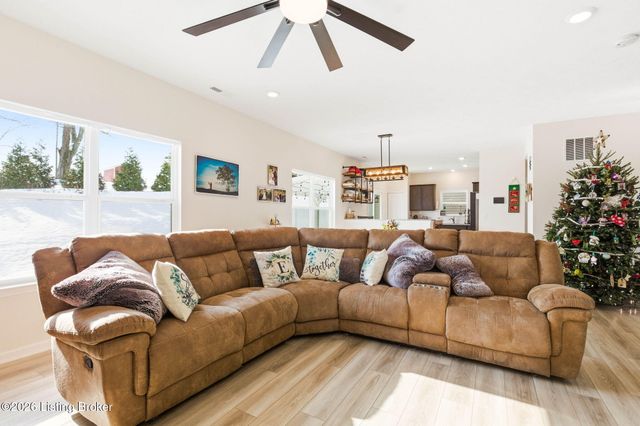 8735 Warbler Branch Way, Louisville, KY 40229