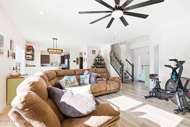 8735 Warbler Branch Way, Louisville, KY 40229