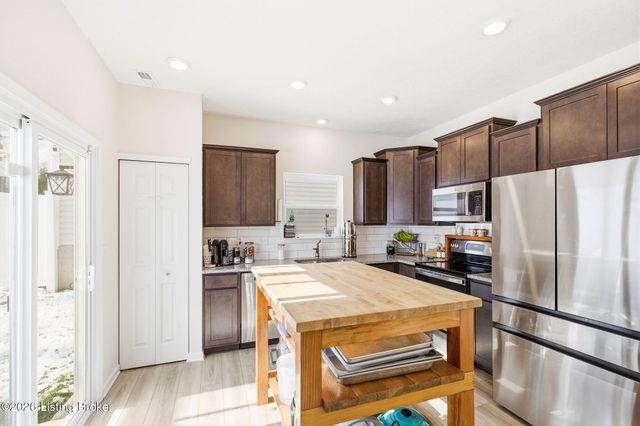 8735 Warbler Branch Way, Louisville, KY 40229