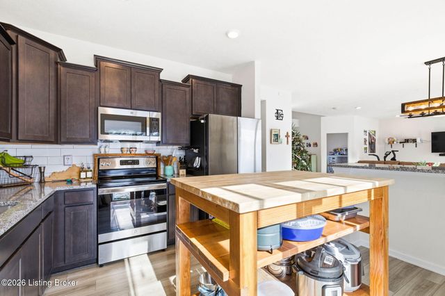 8735 Warbler Branch Way, Louisville, KY 40229