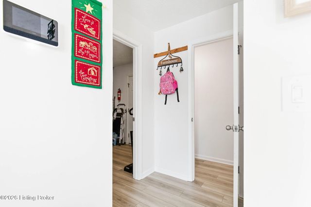 8735 Warbler Branch Way, Louisville, KY 40229