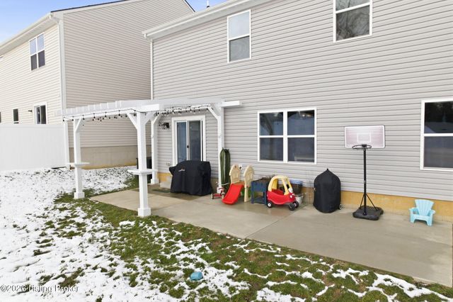 8735 Warbler Branch Way, Louisville, KY 40229