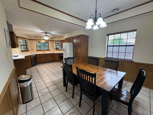 2804 NE Heritage Lane, Lawton, OK 73507