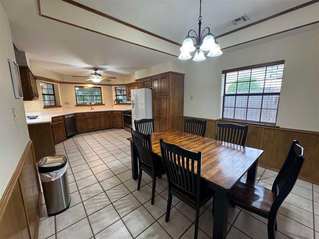 2804 NE Heritage Lane, Lawton, OK 73507