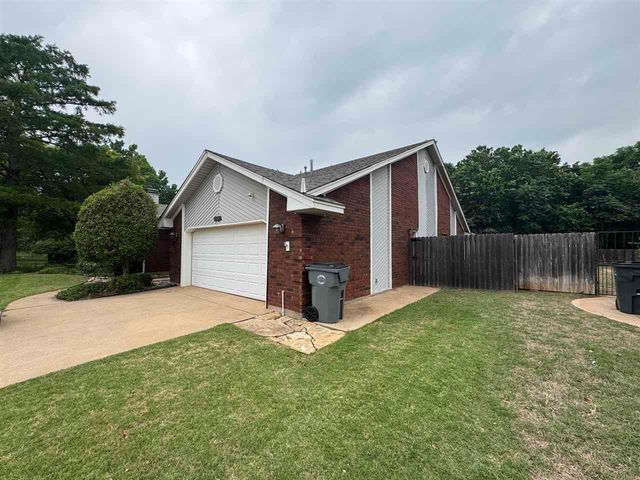2804 NE Heritage Lane, Lawton, OK 73507