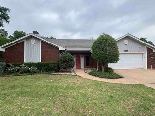 2804 NE Heritage Lane, Lawton, OK 73507