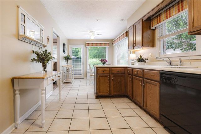 8570 W PARK TRAIL DR, Germantown, TN 38139