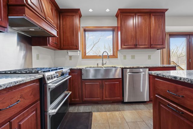 11960 Albavar Path, Inver Grove Heights, MN 55077