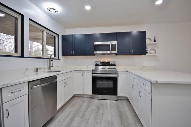 252 Coachlight Square Square 252, Montrose, NY 10548