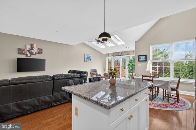 110 MEADOW VIEW LN, Lansdale, PA 19446