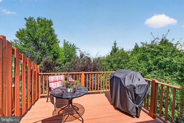 110 MEADOW VIEW LN, Lansdale, PA 19446