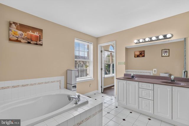 110 MEADOW VIEW LN, Lansdale, PA 19446