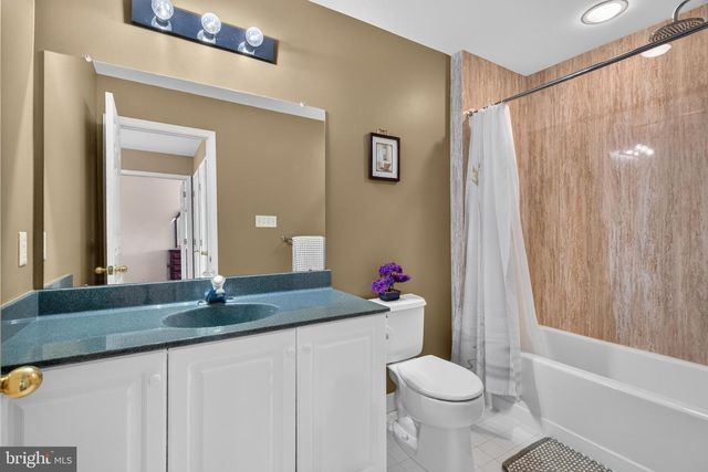 110 MEADOW VIEW LN, Lansdale, PA 19446