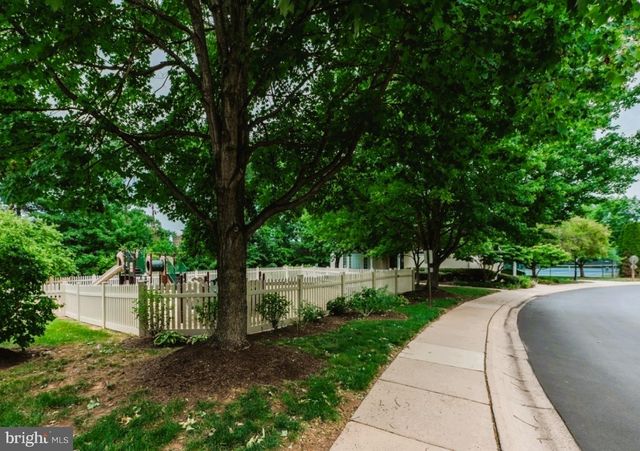 110 MEADOW VIEW LN, Lansdale, PA 19446