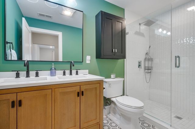 31 Boardman St 2, Boston, MA 02128