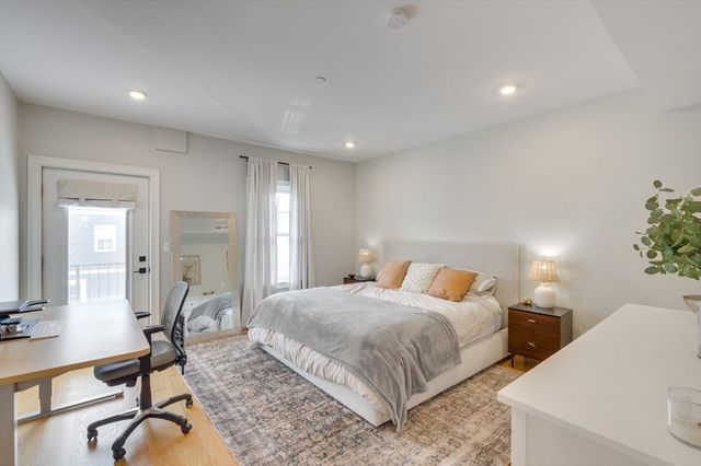 31 Boardman St 2, Boston, MA 02128