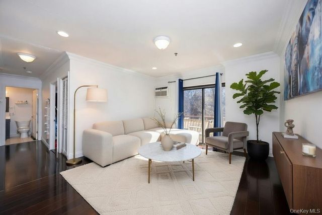 141-16 84th Drive 4B, Briarwood, NY 11435