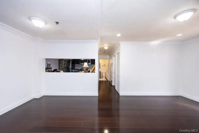 141-16 84th Drive 4B, Briarwood, NY 11435