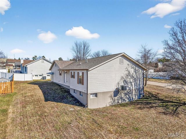 1401 Westin Drive, St Peters, MO 63303