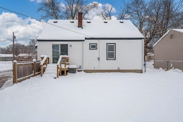 1003 E Hosmer Street, Loves Park, IL 61111