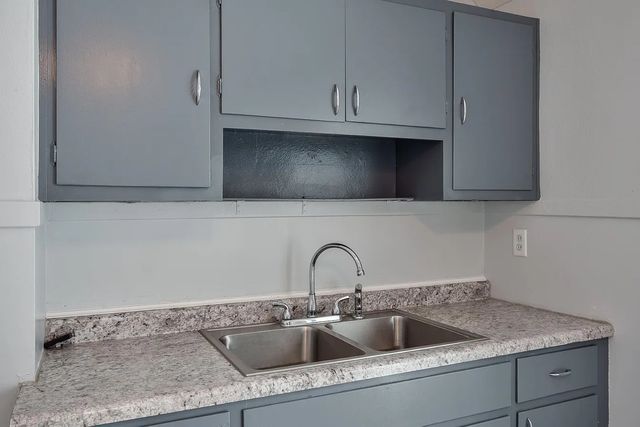 1003 E Hosmer Street, Loves Park, IL 61111