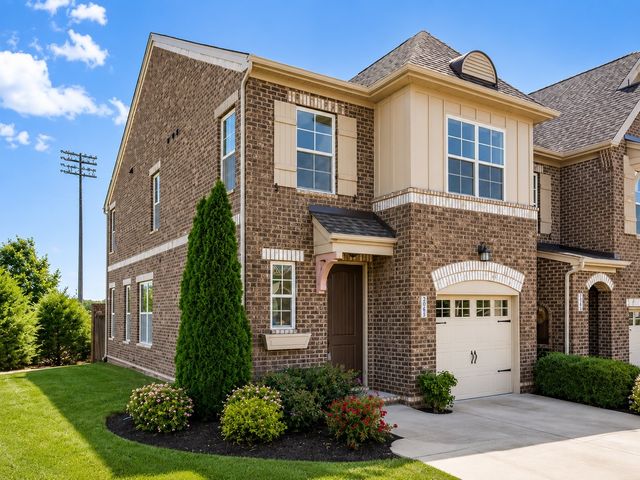 2065 Newark Ln, Thompsons Station, TN 37179