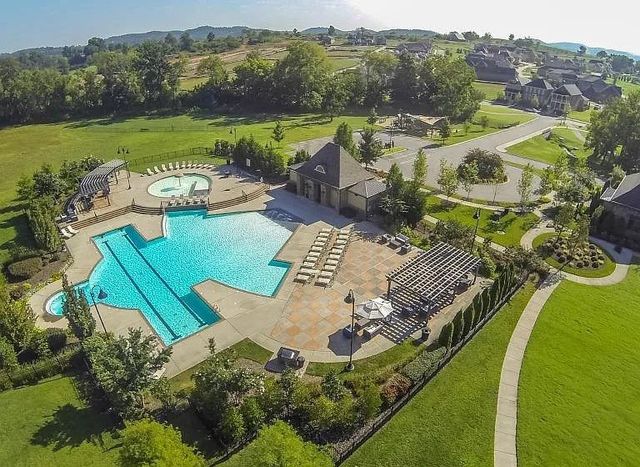 2065 Newark Ln, Thompsons Station, TN 37179