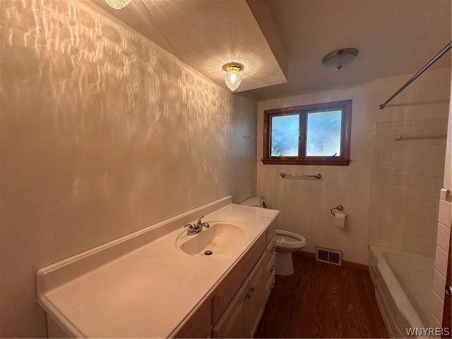 37 Brian Lane, West Seneca, NY 14224