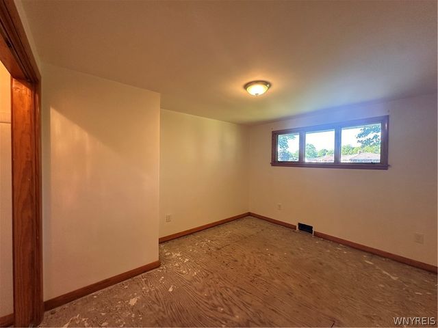 37 Brian Lane, West Seneca, NY 14224