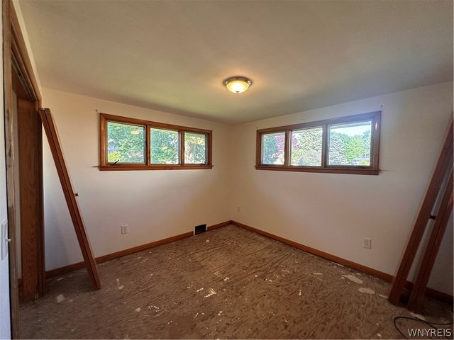 37 Brian Lane, West Seneca, NY 14224