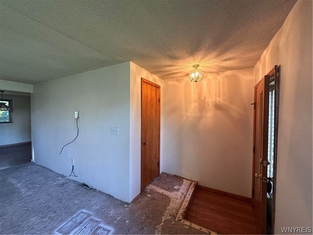 37 Brian Lane, West Seneca, NY 14224