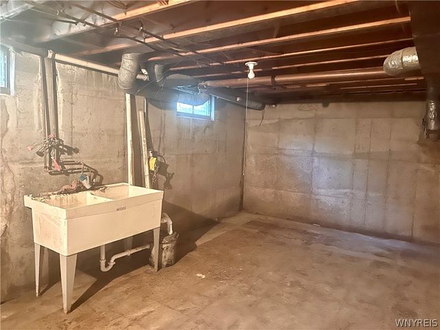 37 Brian Lane, West Seneca, NY 14224