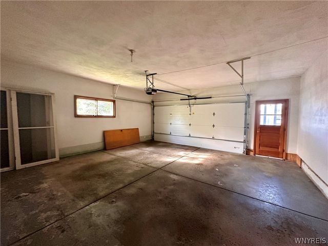 37 Brian Lane, West Seneca, NY 14224