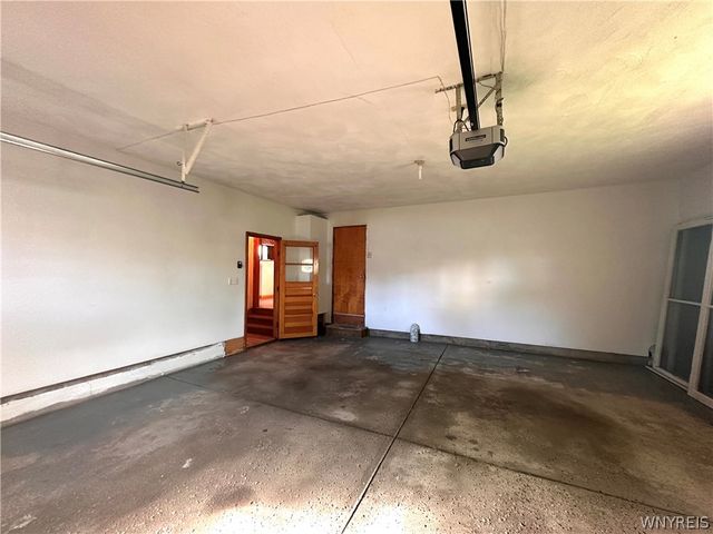 37 Brian Lane, West Seneca, NY 14224