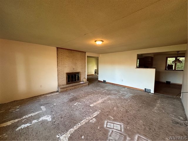 37 Brian Lane, West Seneca, NY 14224