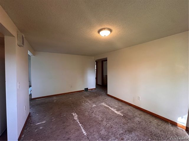 37 Brian Lane, West Seneca, NY 14224