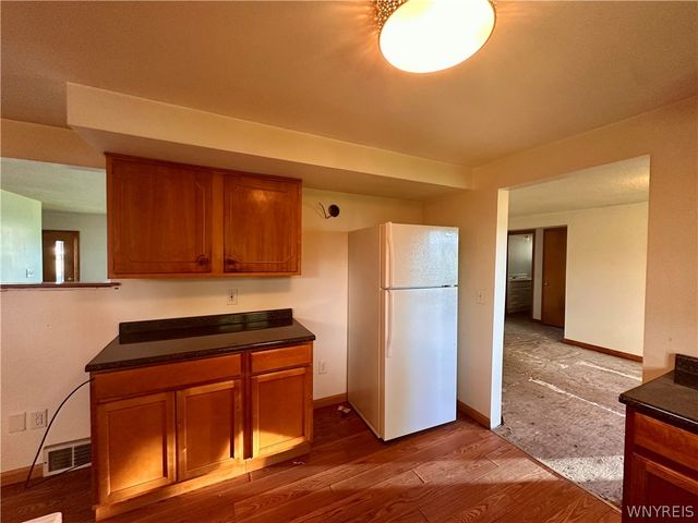 37 Brian Lane, West Seneca, NY 14224