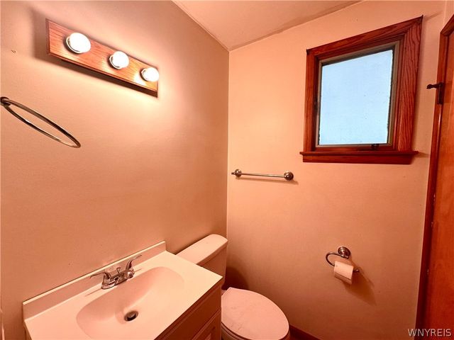 37 Brian Lane, West Seneca, NY 14224