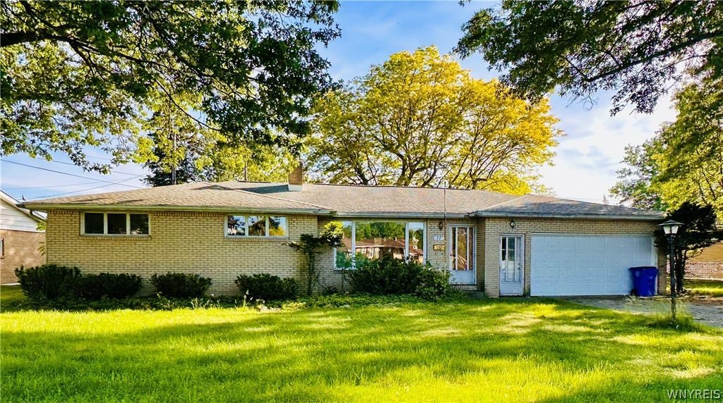 37 Brian Lane, West Seneca, NY 14224