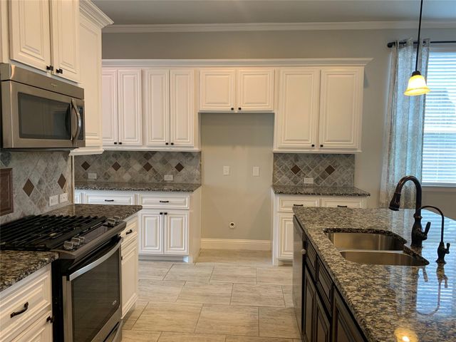 437 Mistflower Springs DR, Leander, TX 78641