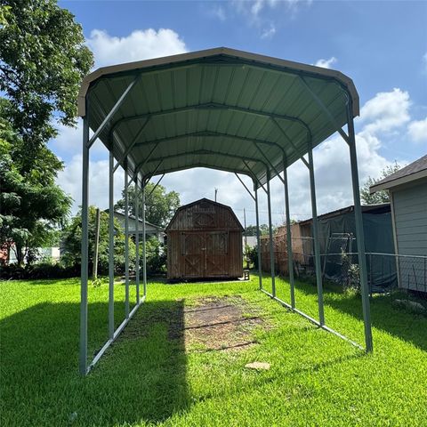 112 E Pearce Street, Baytown, TX 77520